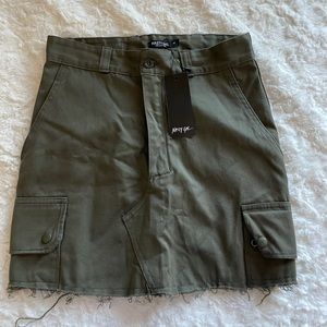 Brand new navy green nasty gal skirt